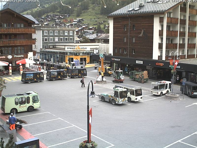 Archiv Foto Webcam Zermatt Bahnhofplatz