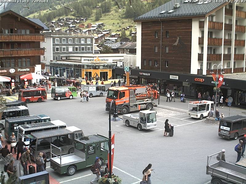 Archiv Foto Webcam Zermatt Bahnhofplatz