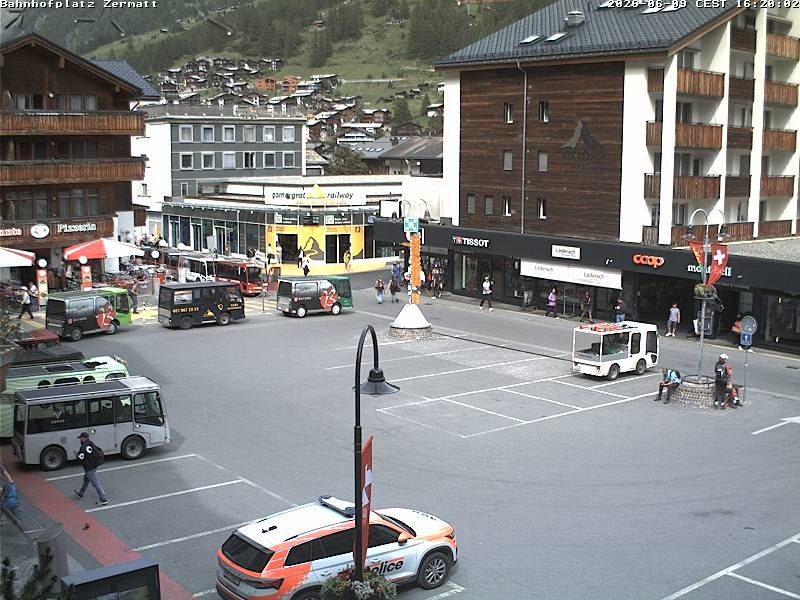 Archiv Foto Webcam Zermatt Bahnhofplatz