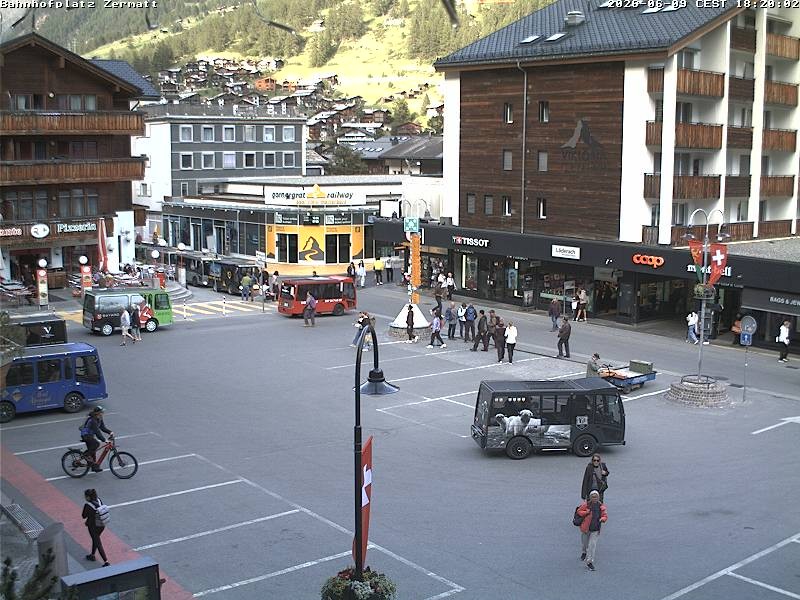 Archiv Foto Webcam Zermatt Bahnhofplatz