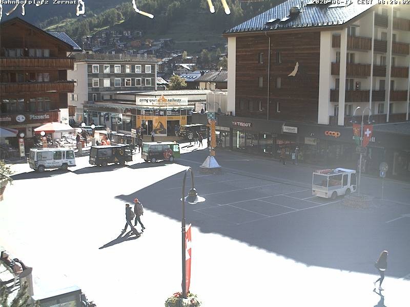 Archiv Foto Webcam Zermatt Bahnhofplatz