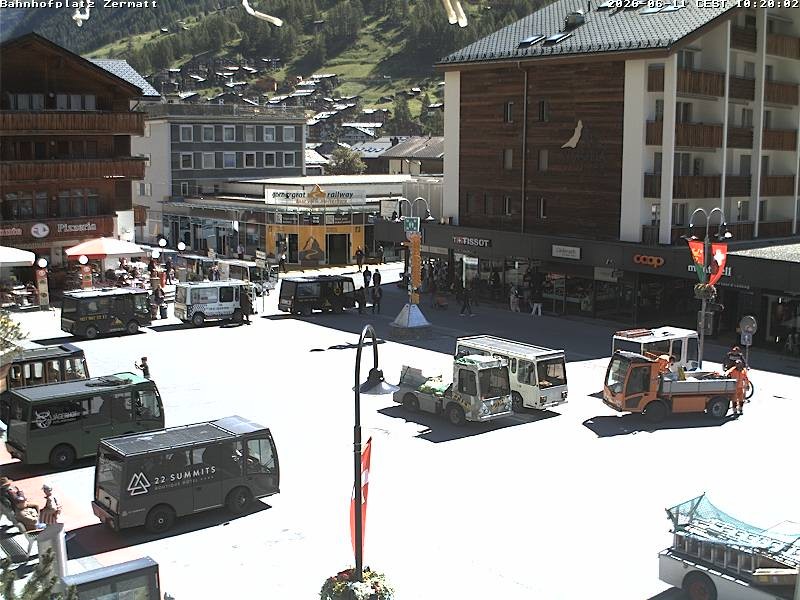 Archiv Foto Webcam Zermatt Bahnhofplatz