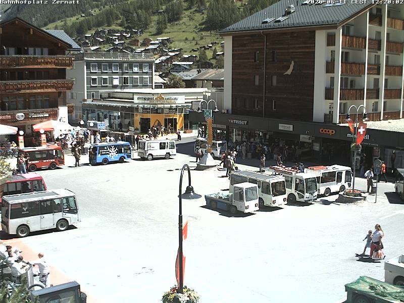 Archiv Foto Webcam Zermatt Bahnhofplatz