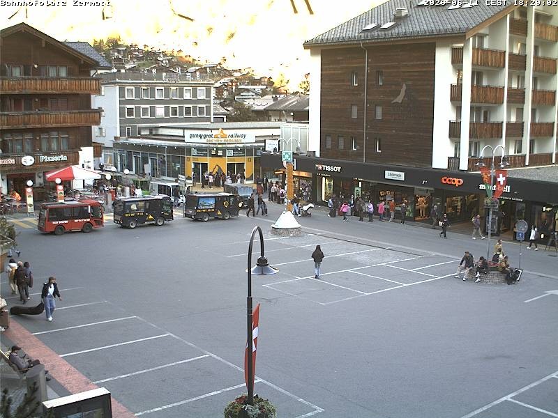Archiv Foto Webcam Zermatt Bahnhofplatz