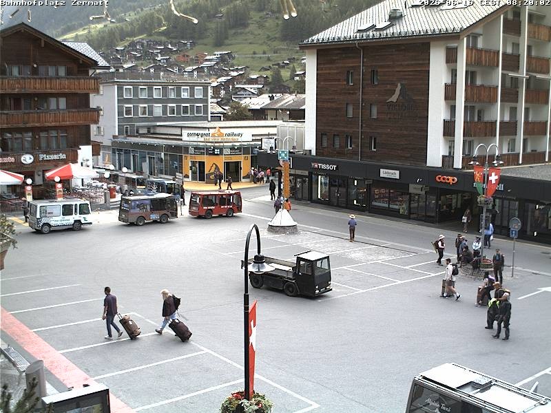 Archiv Foto Webcam Zermatt Bahnhofplatz