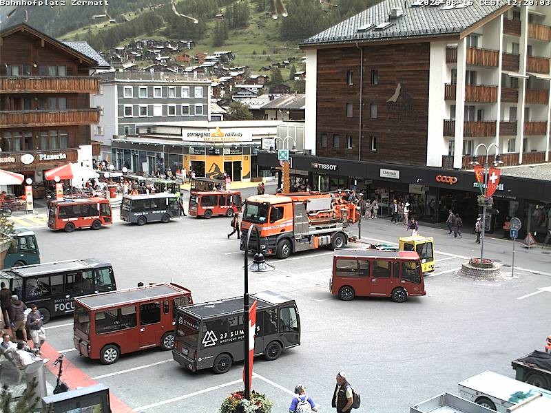 Archiv Foto Webcam Zermatt Bahnhofplatz