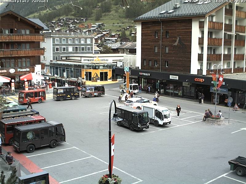 Archiv Foto Webcam Zermatt Bahnhofplatz