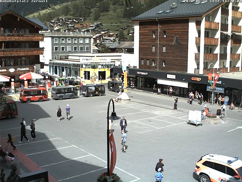 Archiv Foto Webcam Zermatt Bahnhofplatz