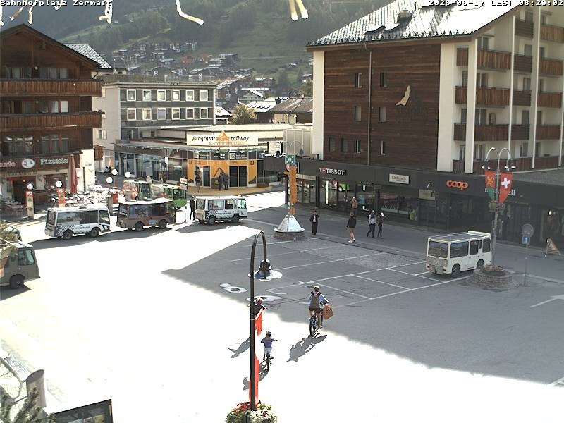 Archiv Foto Webcam Zermatt Bahnhofplatz