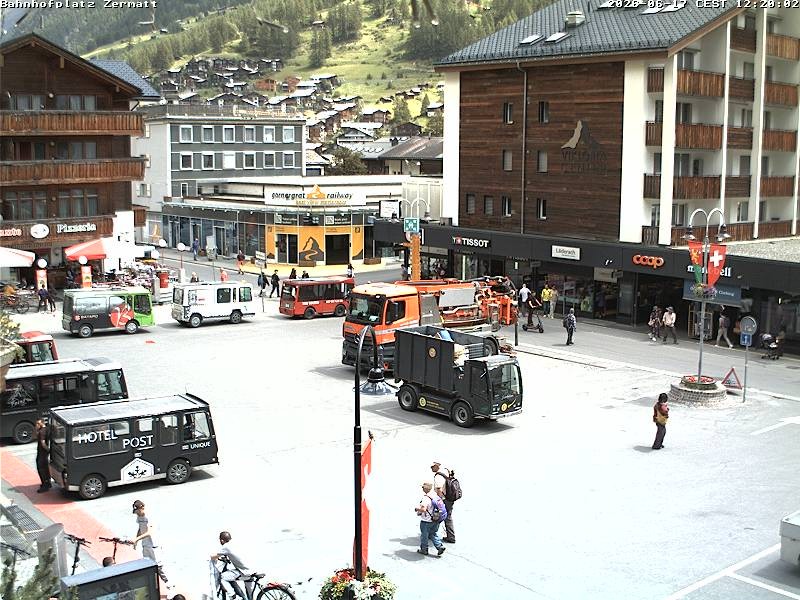 Archiv Foto Webcam Zermatt Bahnhofplatz