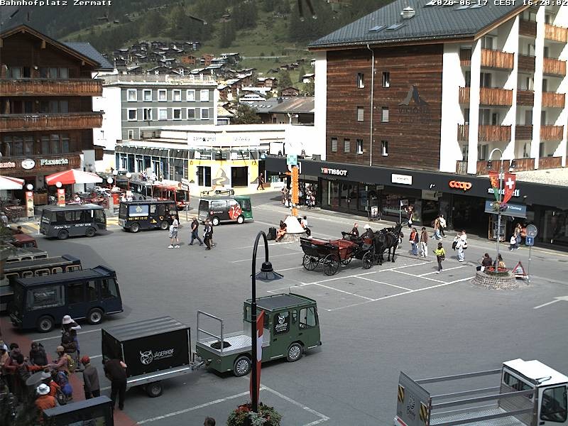 Archiv Foto Webcam Zermatt Bahnhofplatz