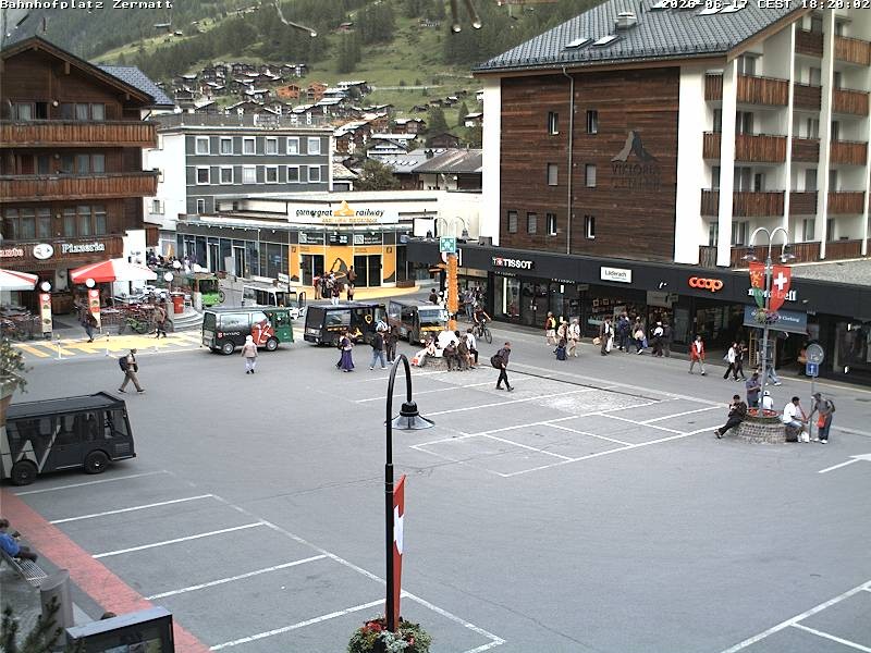 Archiv Foto Webcam Zermatt Bahnhofplatz