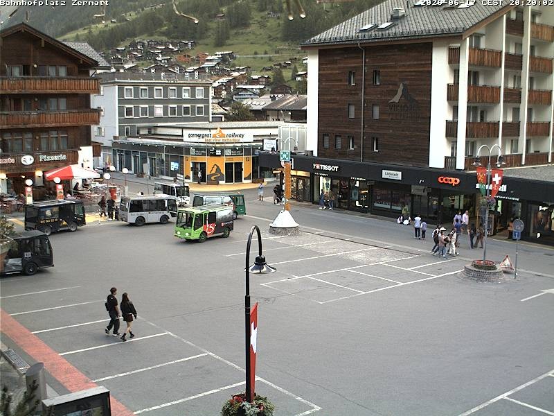 Archiv Foto Webcam Zermatt Bahnhofplatz