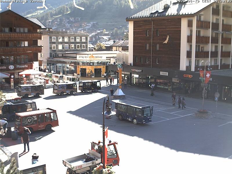 Archiv Foto Webcam Zermatt Bahnhofplatz