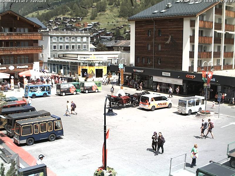 Archiv Foto Webcam Zermatt Bahnhofplatz
