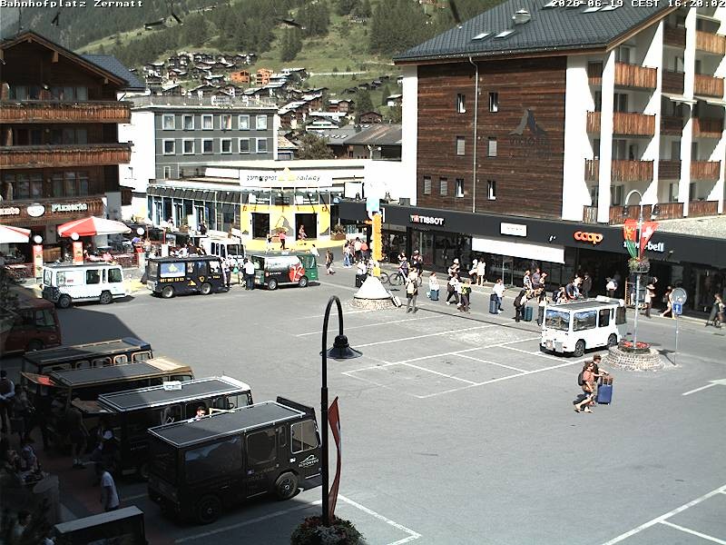 Archiv Foto Webcam Zermatt Bahnhofplatz