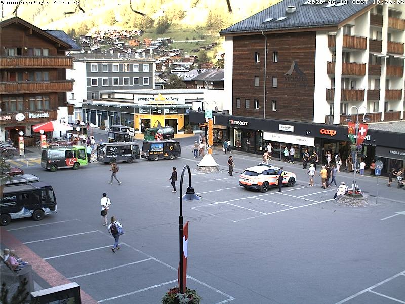 Archiv Foto Webcam Zermatt Bahnhofplatz