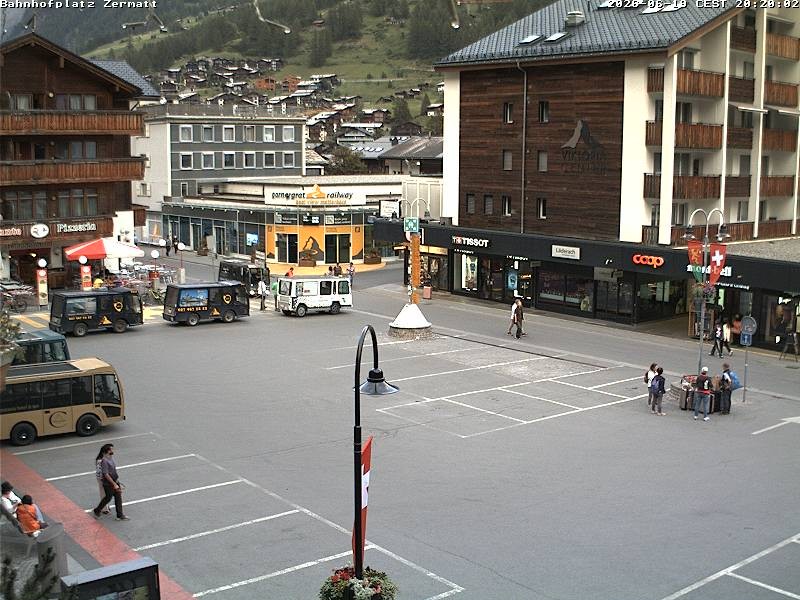 Archiv Foto Webcam Zermatt Bahnhofplatz