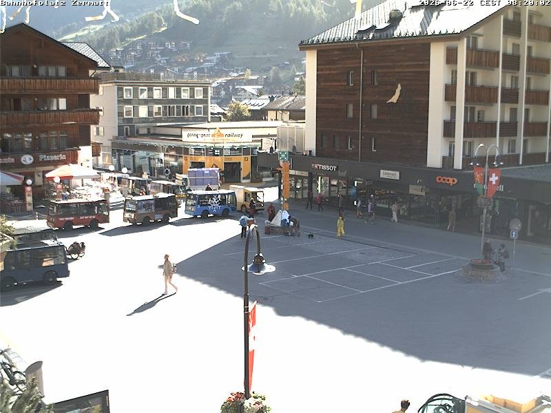 Archiv Foto Webcam Zermatt Bahnhofplatz