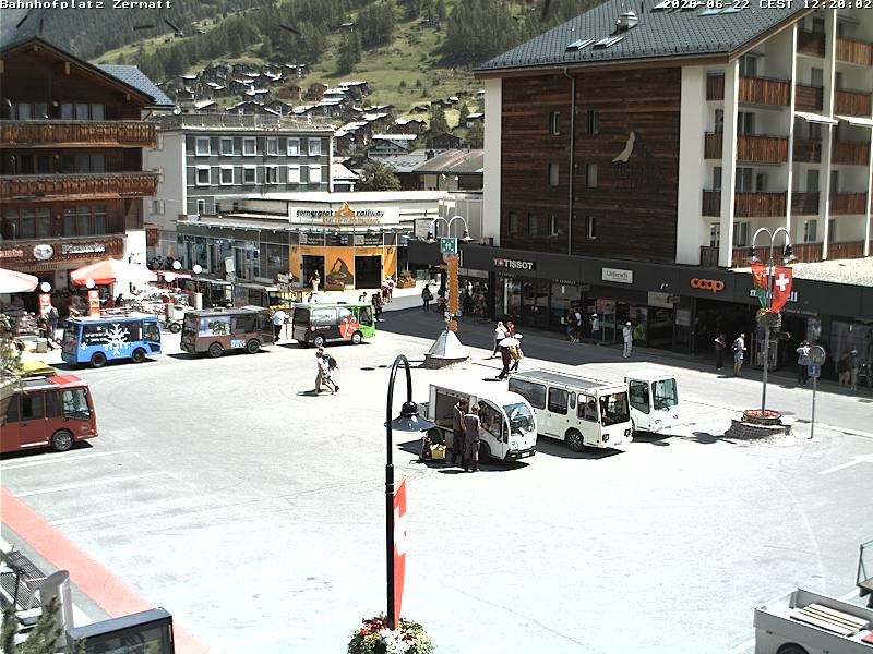Archiv Foto Webcam Zermatt Bahnhofplatz