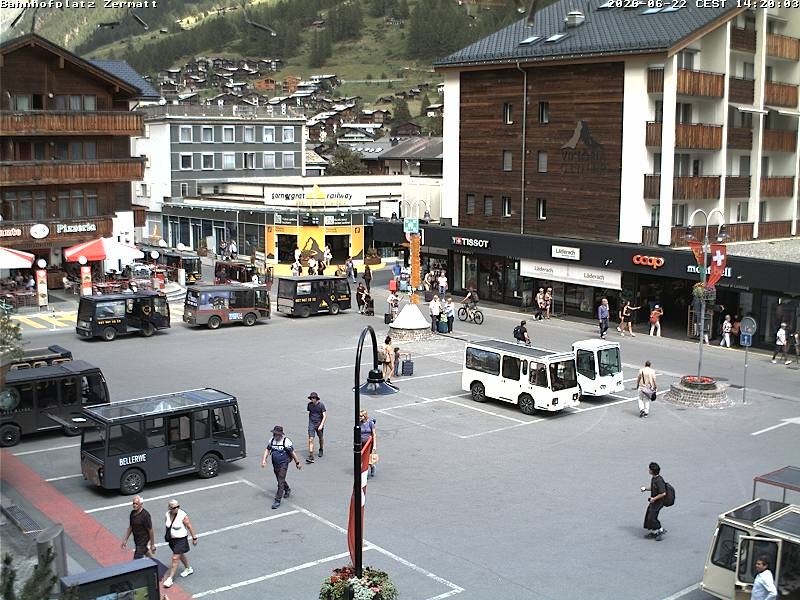 Archiv Foto Webcam Zermatt Bahnhofplatz
