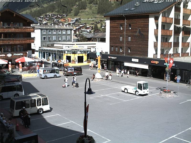 Archiv Foto Webcam Zermatt Bahnhofplatz