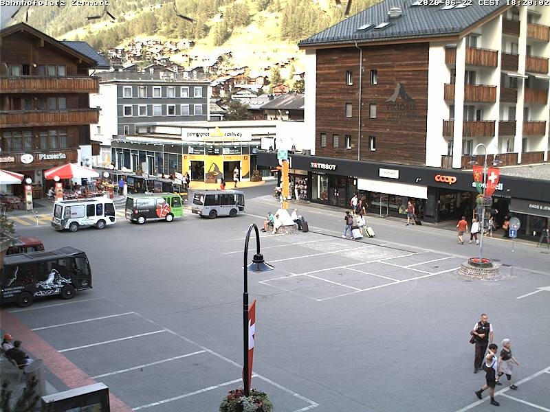 Archiv Foto Webcam Zermatt Bahnhofplatz