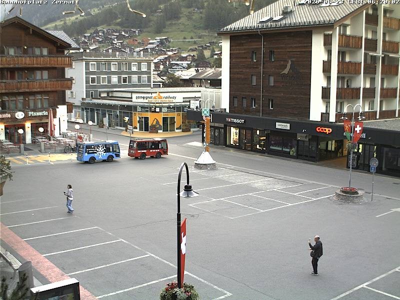 Archiv Foto Webcam Zermatt Bahnhofplatz