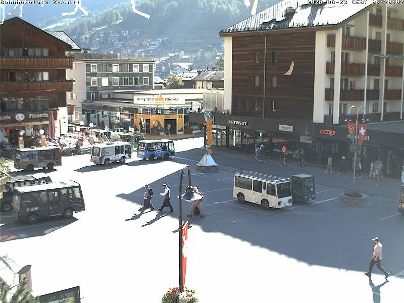 Archiv Foto Webcam Zermatt Bahnhofplatz