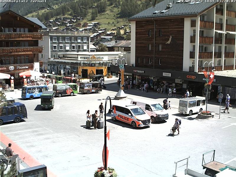 Archiv Foto Webcam Zermatt Bahnhofplatz