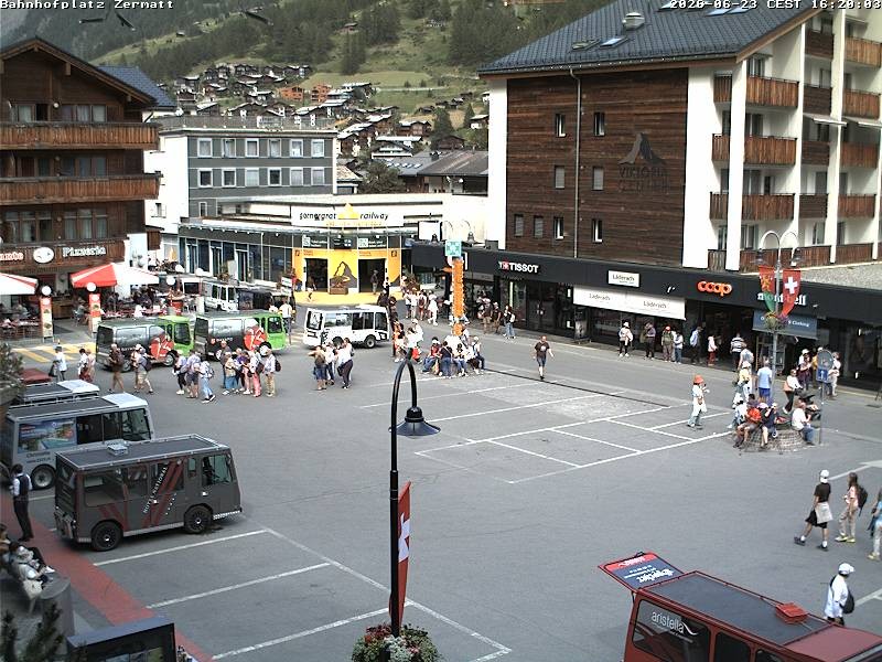 Archiv Foto Webcam Zermatt Bahnhofplatz