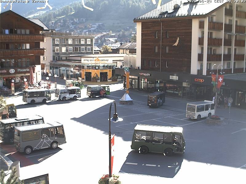 Archiv Foto Webcam Zermatt Bahnhofplatz