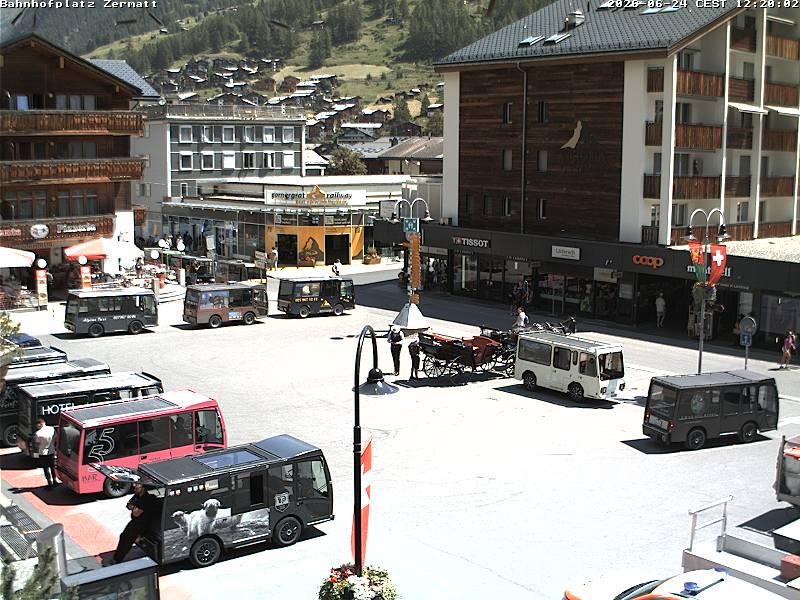 Archiv Foto Webcam Zermatt Bahnhofplatz