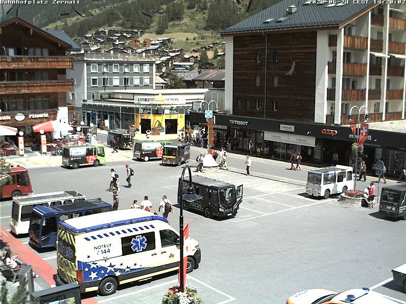 Archiv Foto Webcam Zermatt Bahnhofplatz