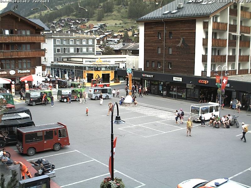 Archiv Foto Webcam Zermatt Bahnhofplatz