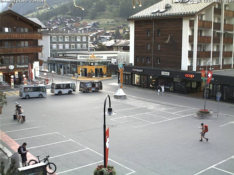 Archiv Foto Webcam Zermatt Bahnhofplatz