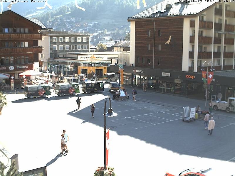 Archiv Foto Webcam Zermatt Bahnhofplatz
