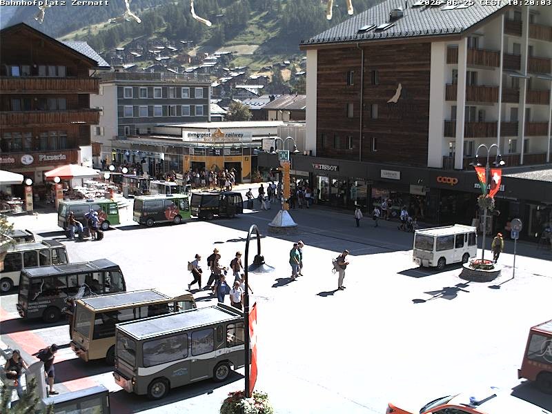 Archiv Foto Webcam Zermatt Bahnhofplatz