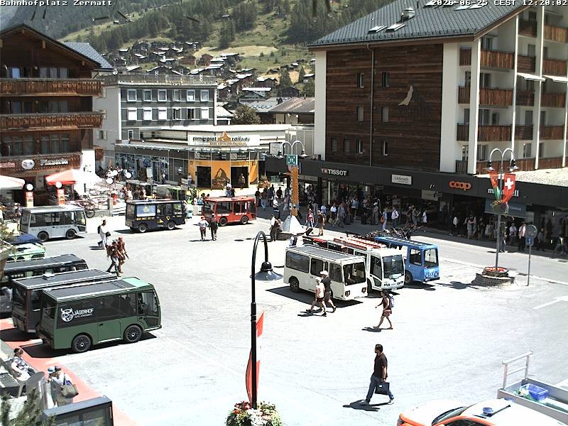 Archiv Foto Webcam Zermatt Bahnhofplatz