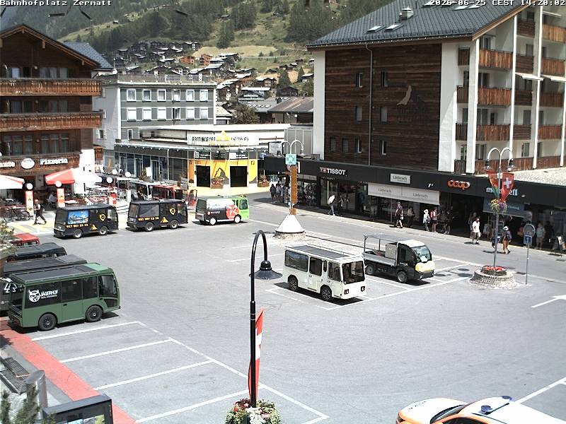 Archiv Foto Webcam Zermatt Bahnhofplatz