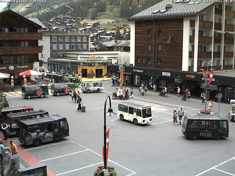 Archiv Foto Webcam Zermatt Bahnhofplatz