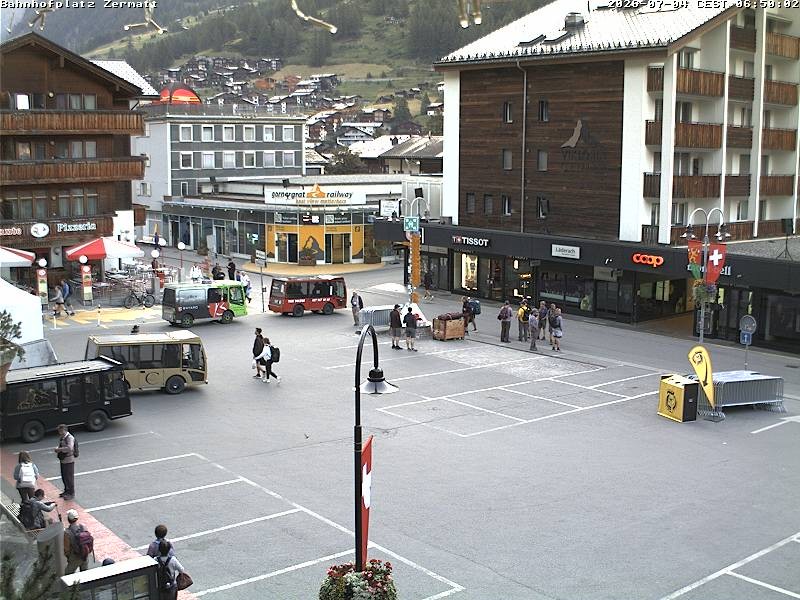 Archiv Foto Webcam Zermatt Bahnhofplatz