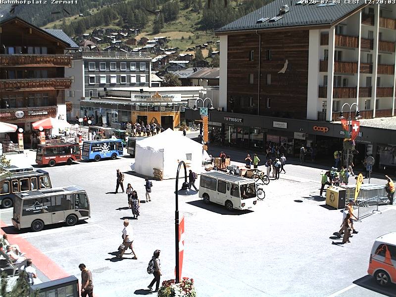 Archiv Foto Webcam Zermatt Bahnhofplatz