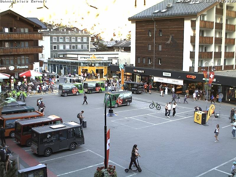 Archiv Foto Webcam Zermatt Bahnhofplatz
