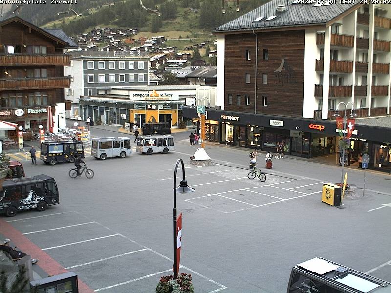 Archiv Foto Webcam Zermatt Bahnhofplatz