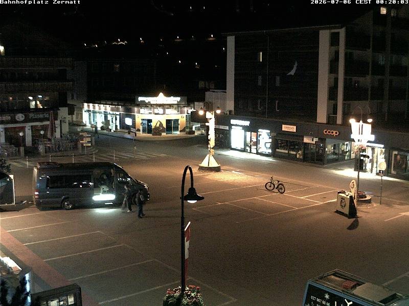 Archiv Foto Webcam Zermatt Bahnhofplatz