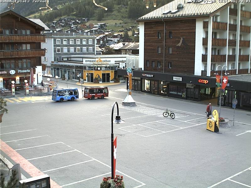 Archiv Foto Webcam Zermatt Bahnhofplatz