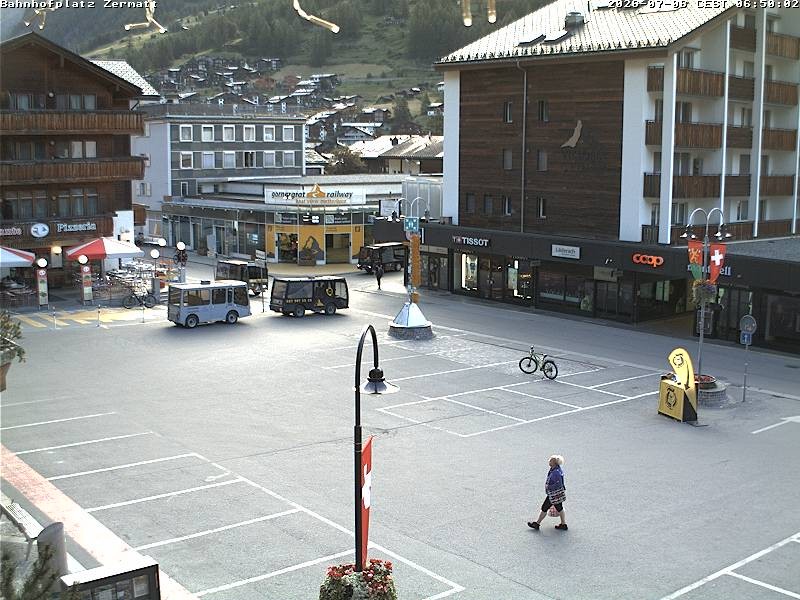 Archiv Foto Webcam Zermatt Bahnhofplatz
