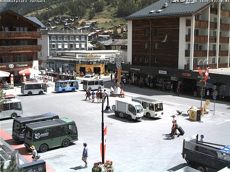 Archiv Foto Webcam Zermatt Bahnhofplatz