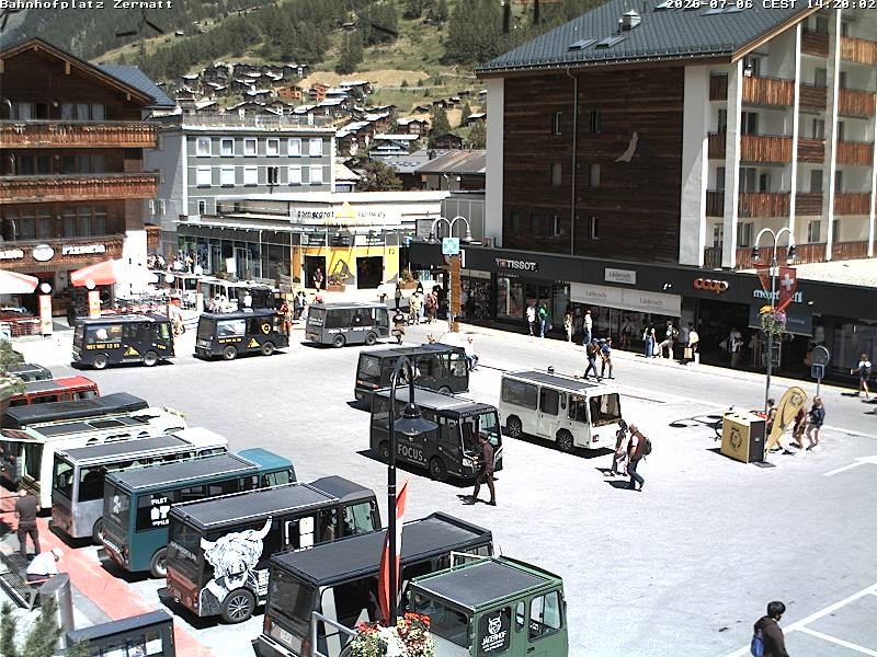 Archiv Foto Webcam Zermatt Bahnhofplatz